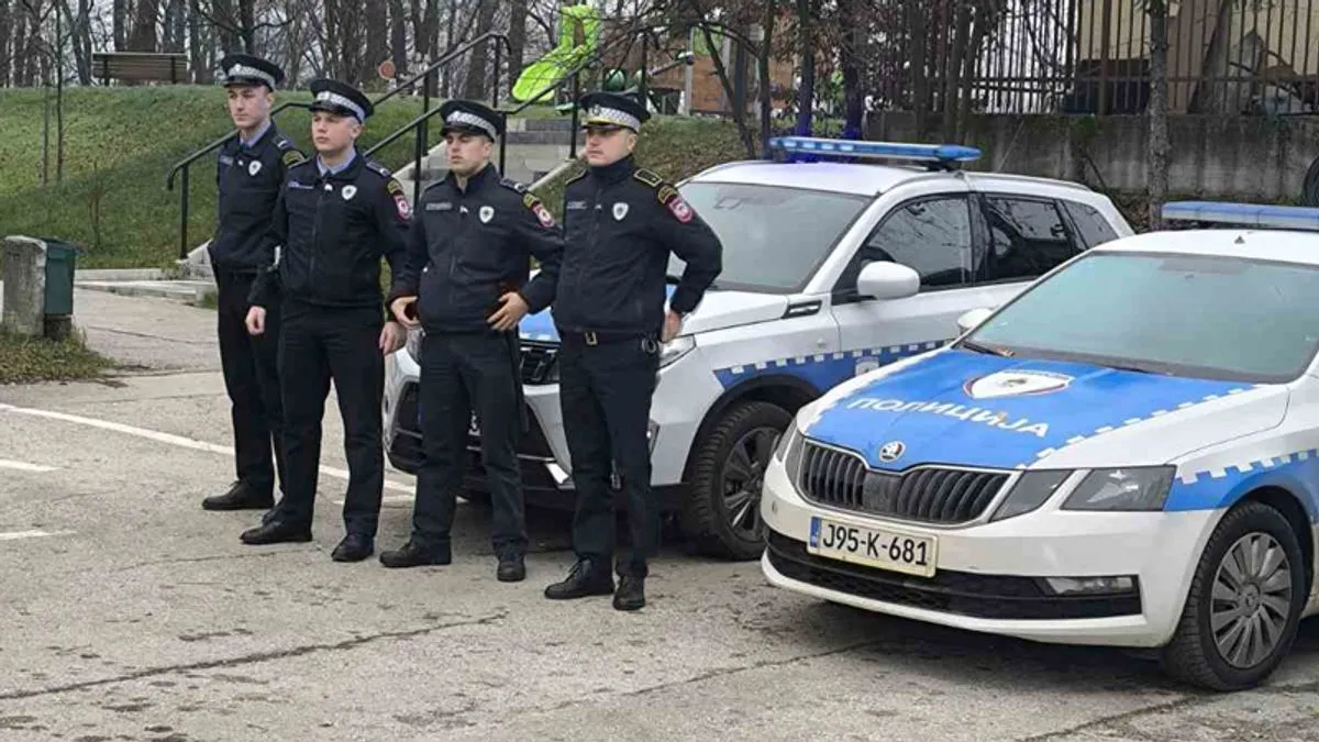 Pripadnici Policijske uprave Prijedor uhapsili su jučer Prijedorčane D.D. i S.M. zbog sumnje da su od sugrađanina pokušali iznuditi novac, pritom mu nanijevši povrede