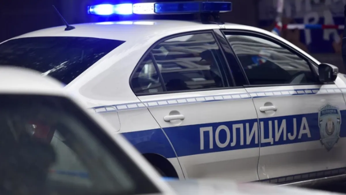 Rasprava je ubrzo prerasla u fizički obračun, tokom kojeg je osumnjičeni nasrnuo na drugog gosta