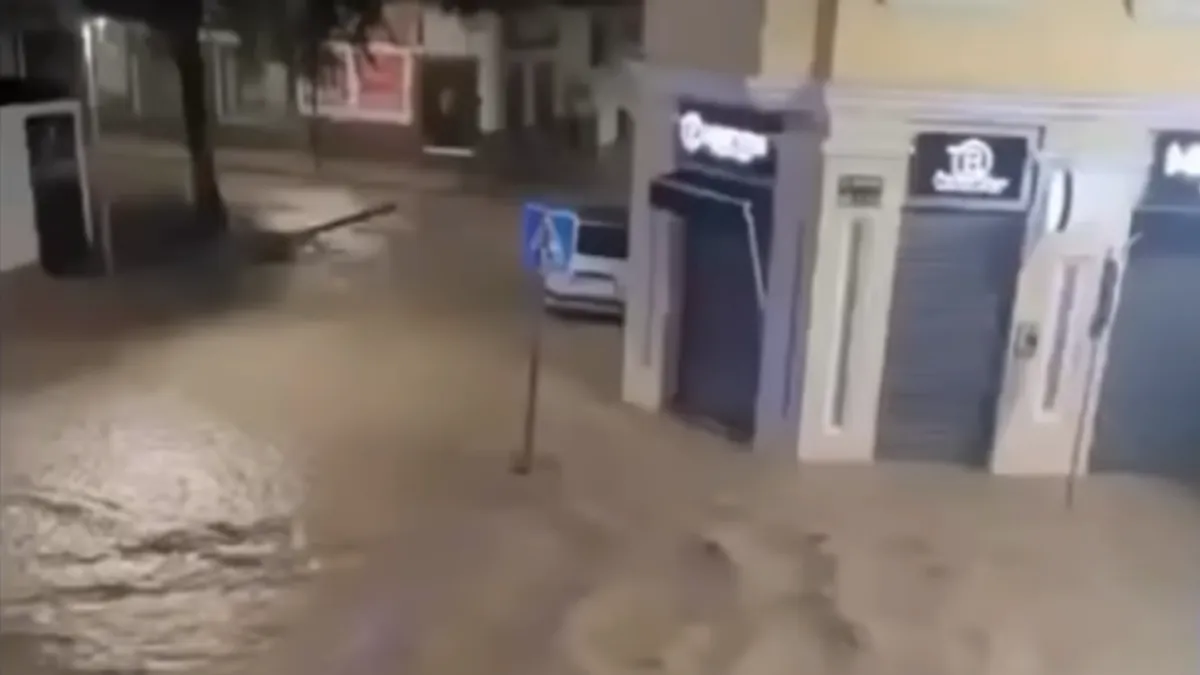 Građanima više općina poslata su hitna obavještenja putem sistema ES-Alert, dok su lokalne vlasti istovremeno aktivirale planove civilne zaštite usljed povećane prijetnje.