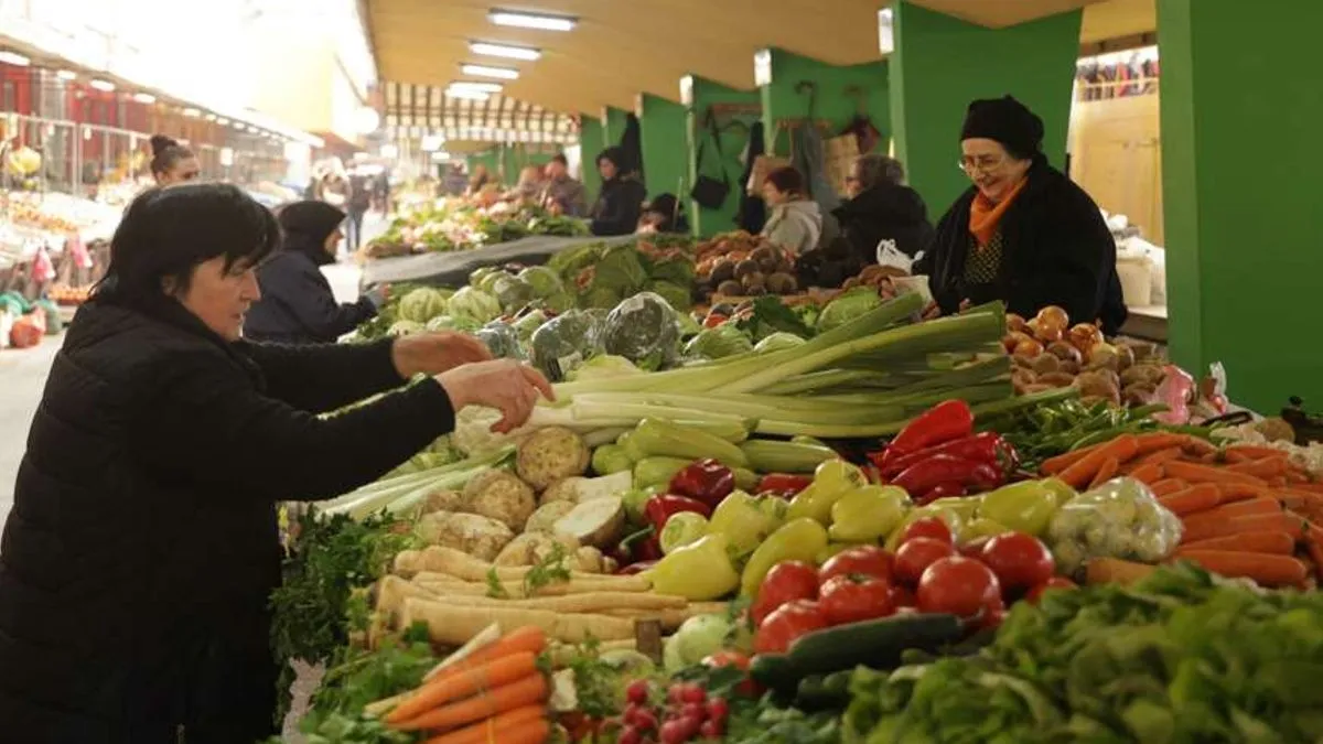 Donosimo današnje cijene voća, povrća i drugih poljoprivrednih proizvoda na Tržnici u Banjoj Luci koje su identiče cijenama i na drugim pijacama. 