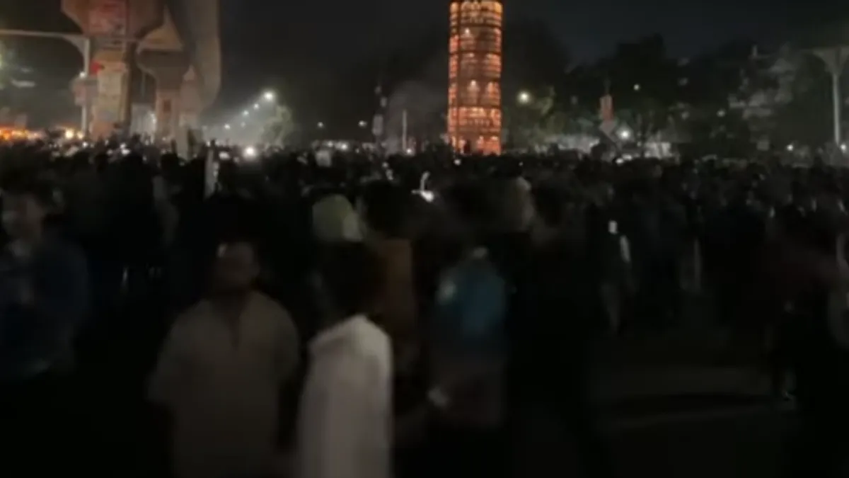 Bio je jedan od vodećih članova studentskog pokreta Inqilab Mancha te poznat po oštrom protivljenju indijskoj politici.