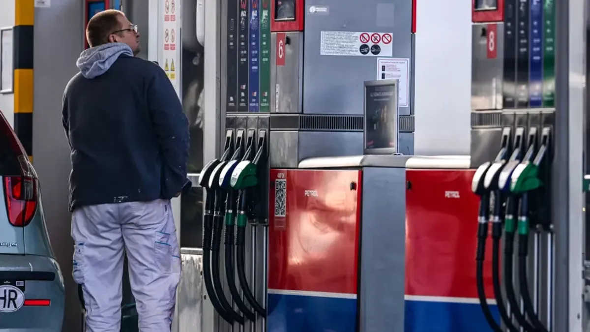 Policija navodi da je neposredno prije izbijanja požara 29-godišnji zaposlenik nestručno rukovao gorivom