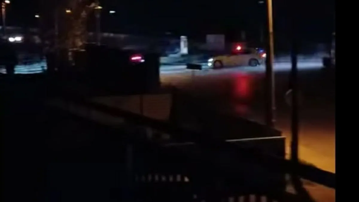 Zbog uviđaja je na ovoj dionici u potpunosti obustavljen saobraćaj.