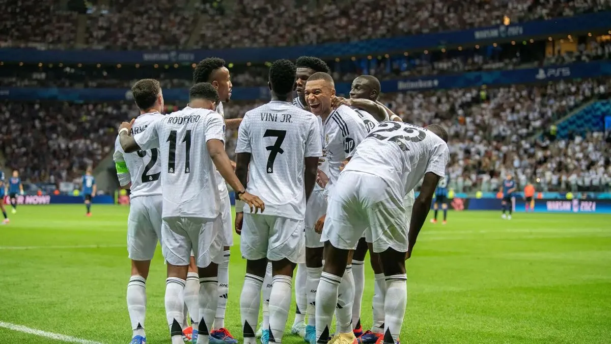 U posljednjoj utakmici 17. kola španjolske La Lige nogometaši madridskog Reala su pred svojim navijačima nadjačali Sevillu s 2-0.