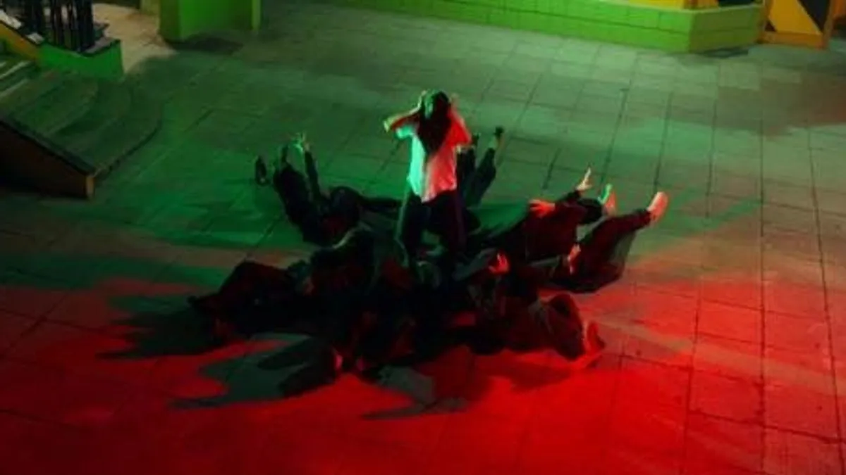 "Lopov" donosi napet, introspektivan zvuk koji ostaje vjeran prepoznatljivom Ruhurovom izrazu