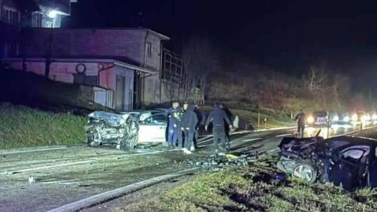 Uviđaj na mjestu nesreće obavili su pripadnici policije, a saobraćaj na ovoj dionici magistralne ceste bio je privremeno usporen