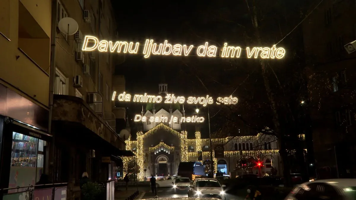 Dok se jedni bave brisanjem majčinskih bora kroz stihove, drugi nanovo crtaju linije razdvajanja kroz likove onih koji su te bore i uzrokovali. 