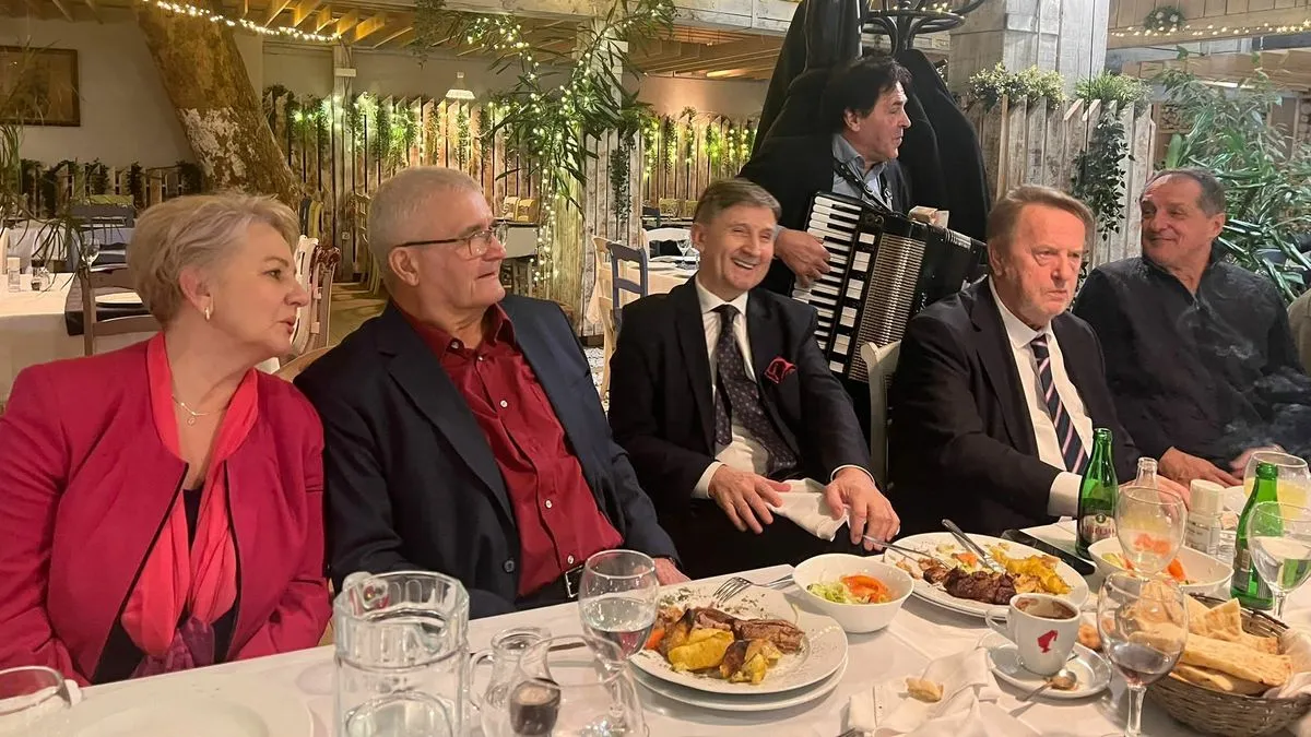 Udruženje „Bordo-bijeli veterani i prijatelji FK Sarajevo“ organizovalo je „Bordo veče“ u poznatom sarajevskom restoranu Nova Bentbaša.