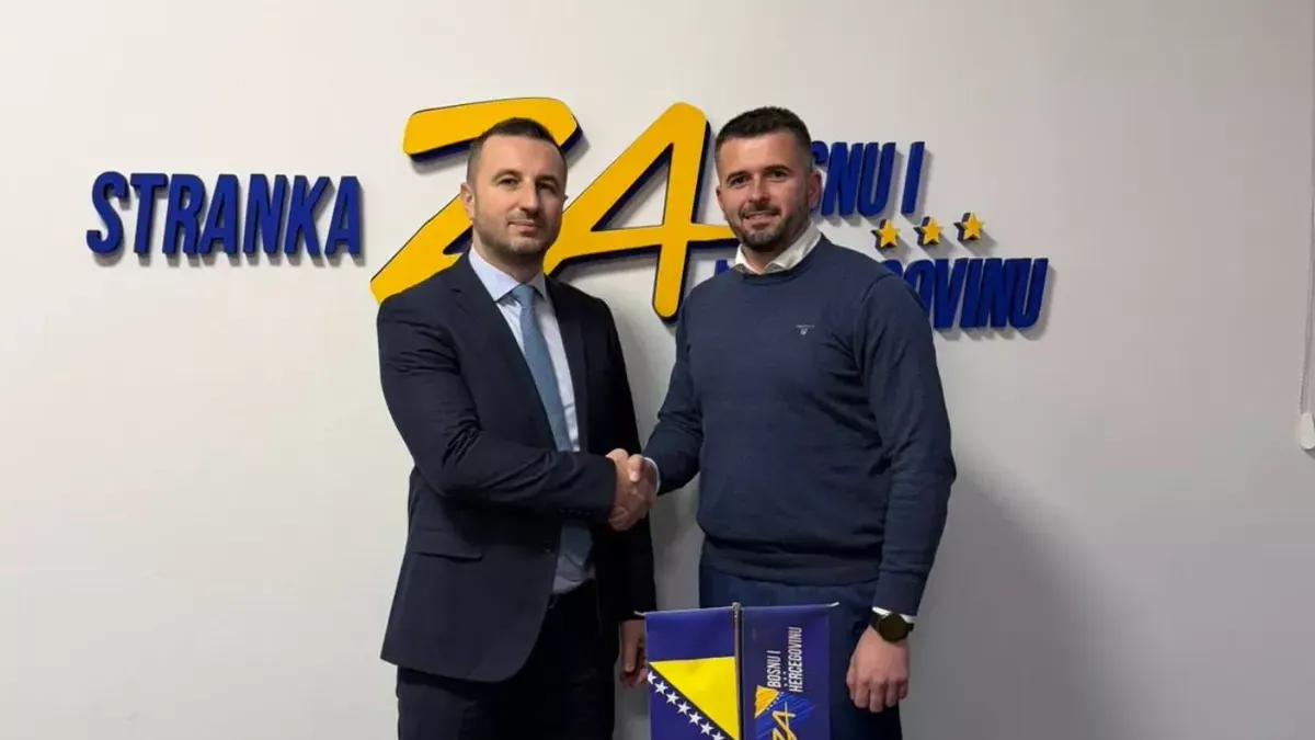 Autor je većeg broja naučnih i stručnih radova iz oblasti ekonomskog razvoja, međunarodne trgovine i evropskih integracija.