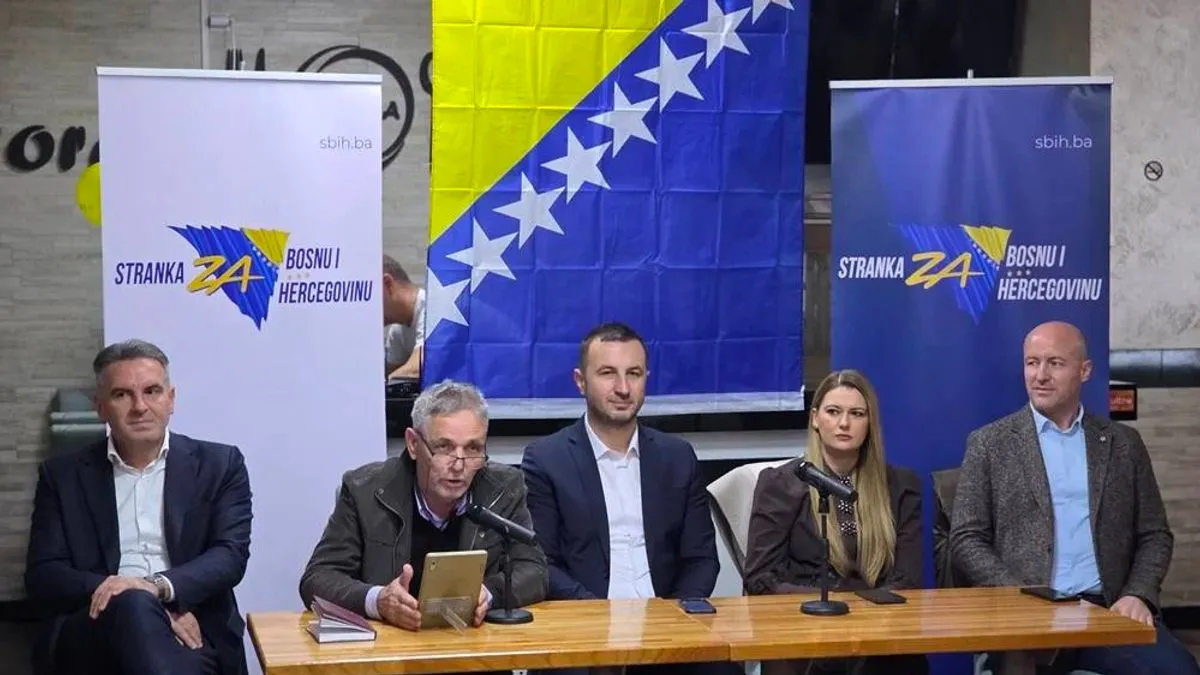 Predsjednik Stranke za BiH Semir Efendić podsjetio je da će stranka naredne godine obilježiti 30 godina djelovanja