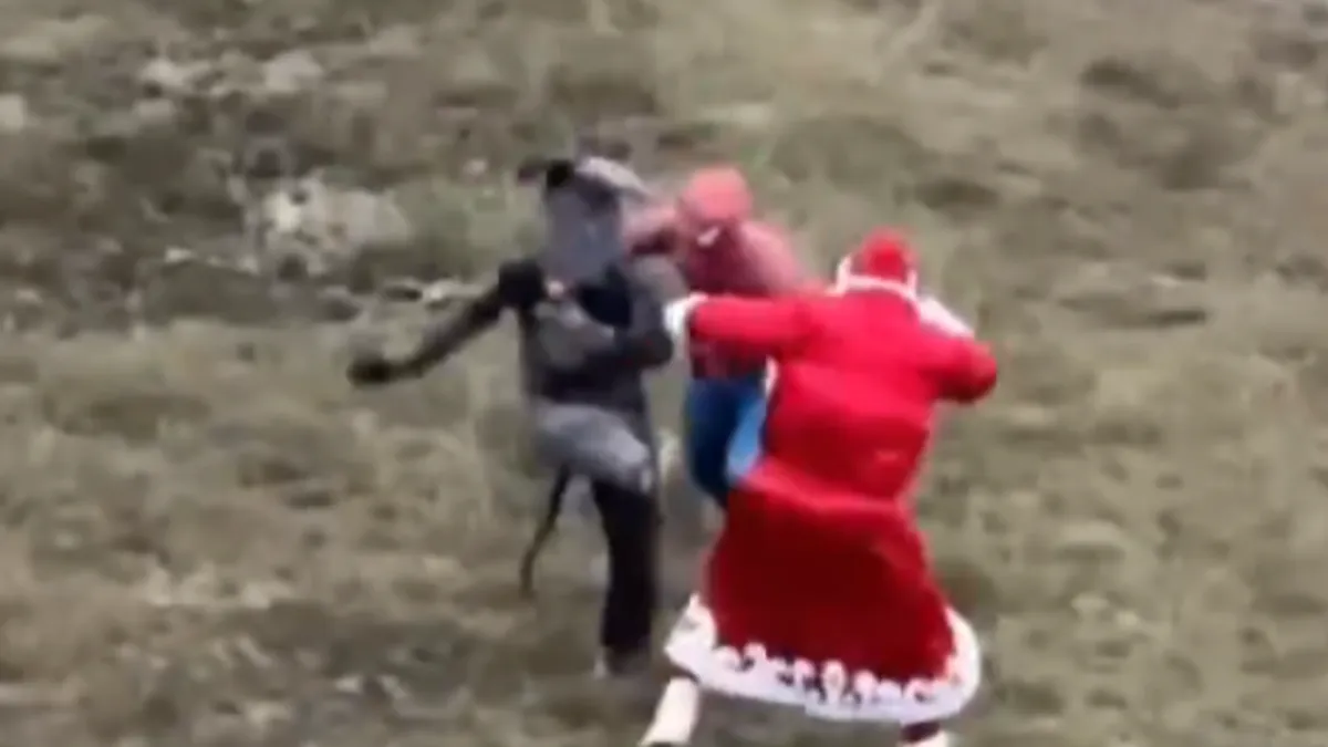 Korisnici društvenih mreža opisali su snimak kao "superherojski božićni obračun"