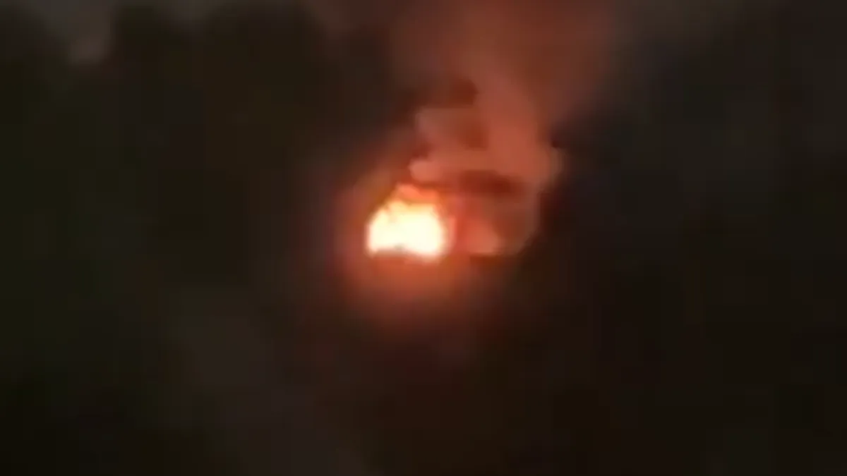 Istaknuto je da su stabla gorjela uprkos kiši, što ukazuje na to da su korištene lako zapaljive materije