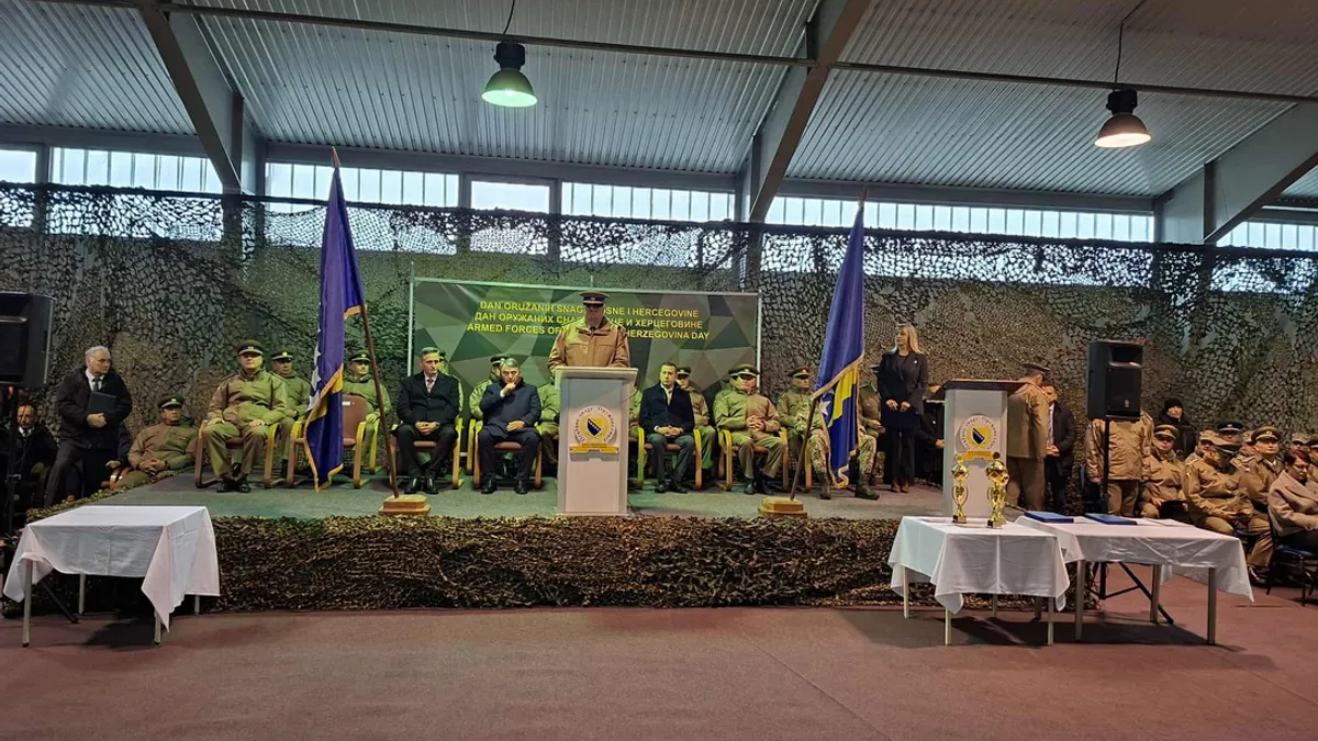 Pripadnici Oružanih snaga prvi pomažu građanima tokom poplava, požara i sličnih ekstremnih situacija