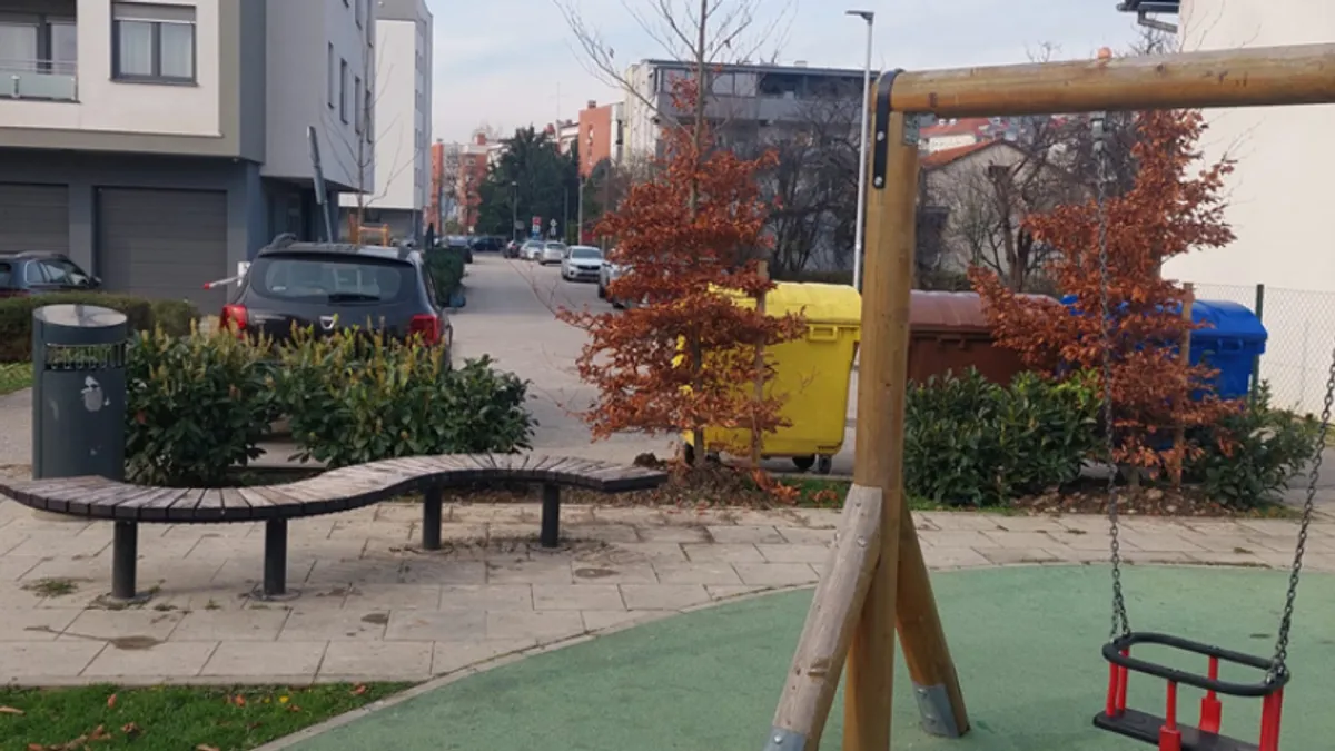 Ukradeni mobitel napadnutog dječaka njegovi prijatelji kasnije su pokušali i locirati, no dotad je telefon već bio isključen