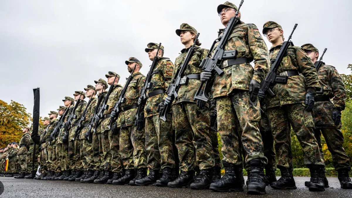 Prijavljeno je da je ukradeno oko 10.000 metaka bojeve pištoljske municije, 9.900 metaka trenažne municije za jurišne puške i takozvani dimni meci.