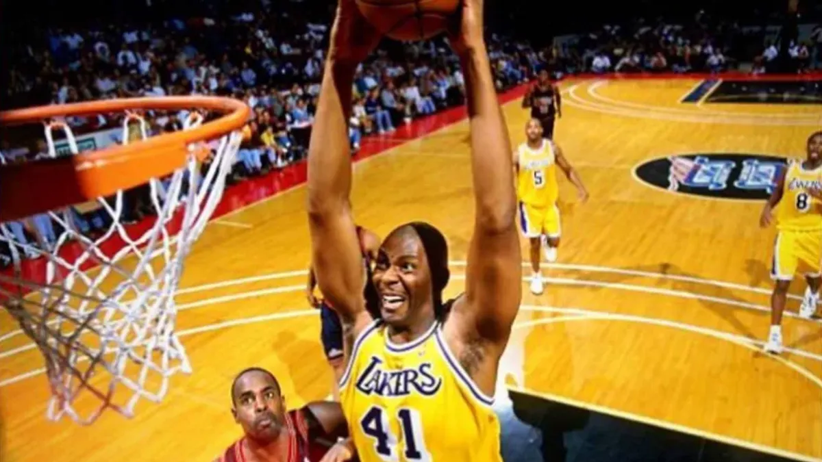 Campbell je 2025. primljen u Kuću slavnih košarke Južne Kalifornije, priznat i po svom doprinosu na terenu