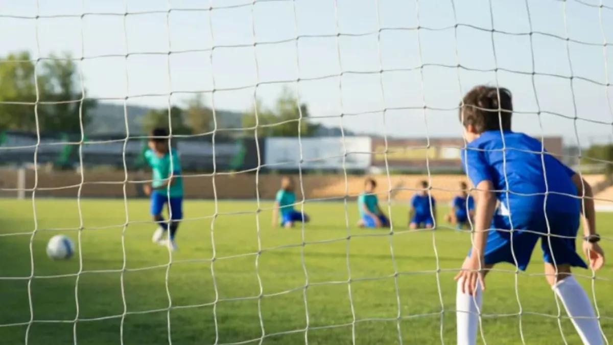 Jedan nogometaš je tokom utakmice prijetio smrću sudiji na terenu, a slučajem se sada bave Bavarski fudbalski savez (BFV) i psiholozi. Obojica aktera su, naime, 12-godišnji dječaci