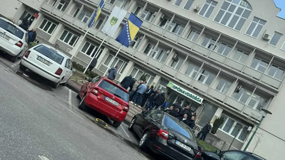 Poljoprivrednici ogorčeni na ministra Hrnjića: S njim nema razgovora, on će nas uništiti!