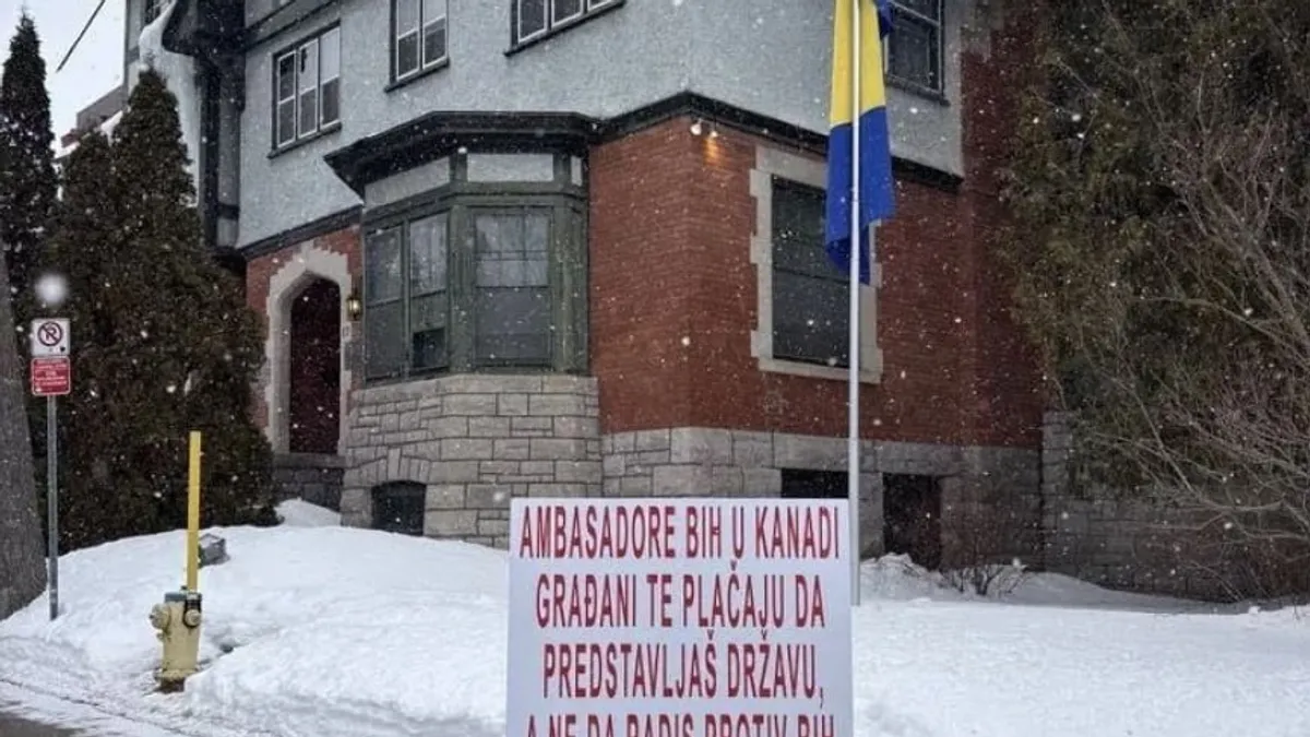 Kada je bosanskohercegovačka zajednica nabavila zastavu i uredno dostavila ambasadoru, 'gubi joj se svaki trag', naveli su