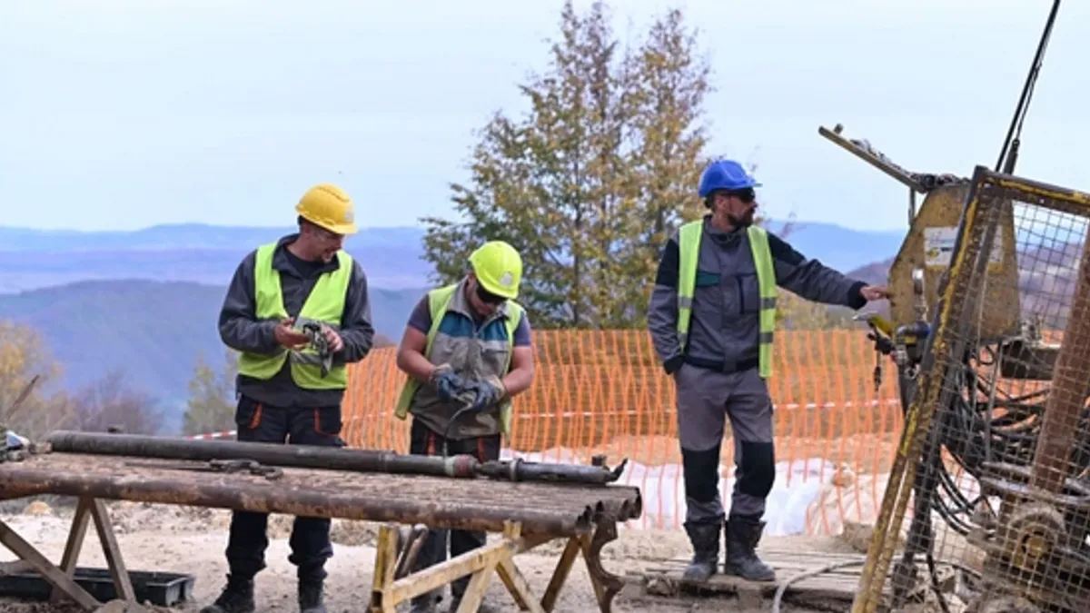U potrazi za zlatom u Jezeru buše tokom noći i pod reflektorima