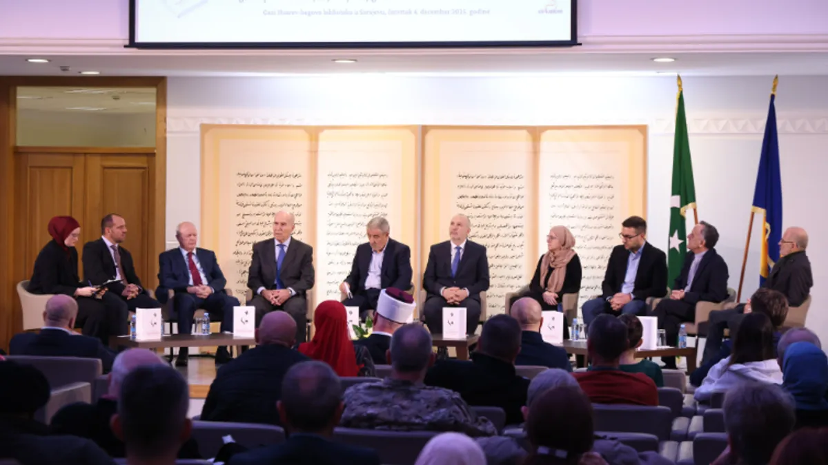 Knjigu je ocijenio kao kompleksnu i višeslojnu studiju temeljenu na pouzdanim i velikim uvidima u muslimansko moderno mišljenje.