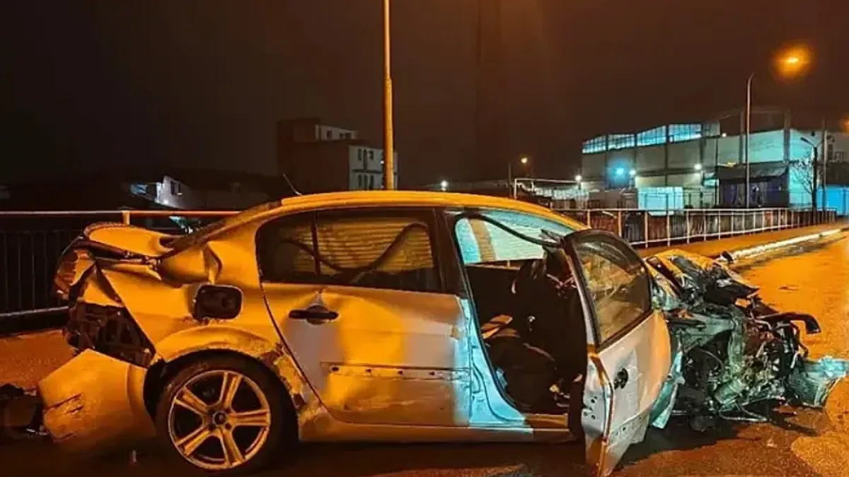 Teška nesreća se dogodila kasno sinoć u banjalučkom naselju Česma u kojoj je bilo povrijeđenih osoba, a na automobilu je stvorena velika materijalna šteta.