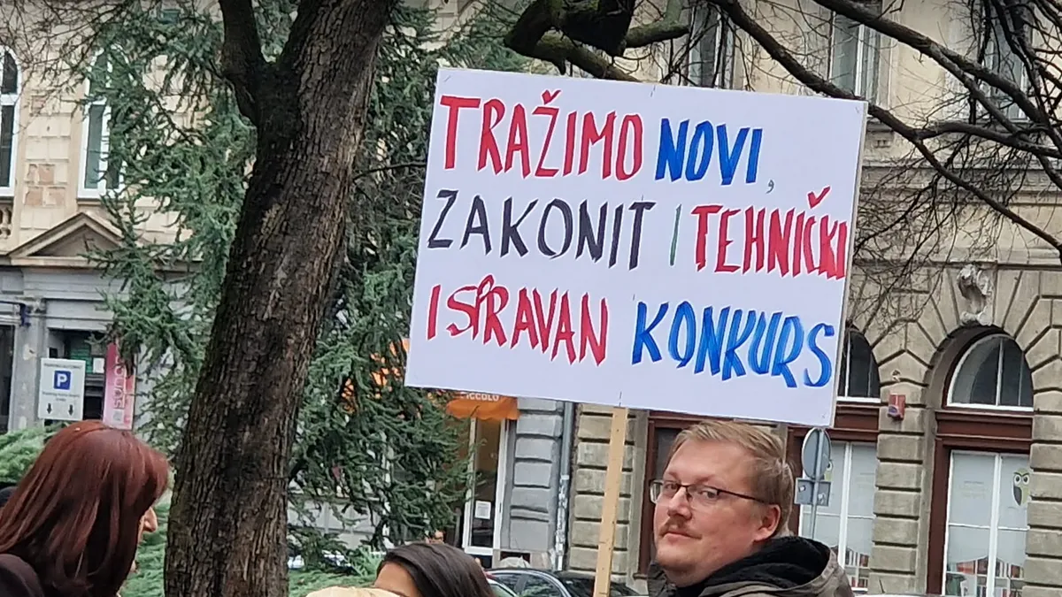 Ako se desi da nam konkursi budu padali zbog neustavnosti, onda mora postojati politička, moralna i krivična odgovornost, kaže Sivro
