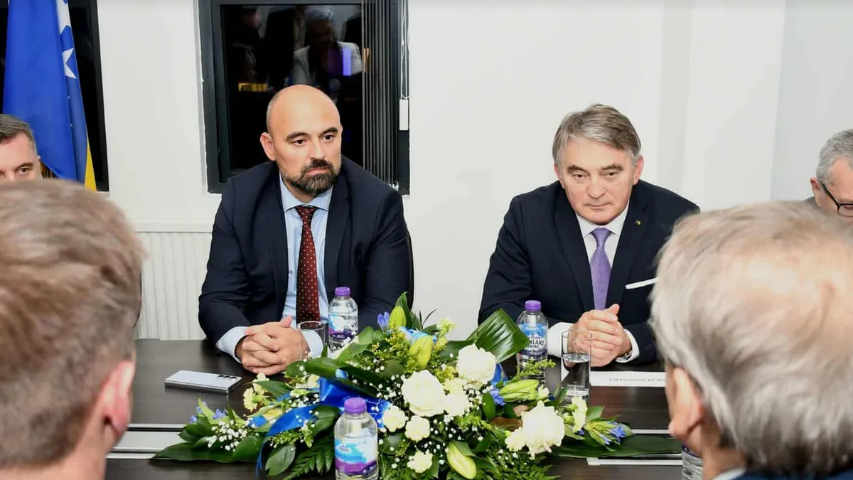 Komšić je posebno pohvalio rad BH UK Networka, organizacije koja je tokom tri decenije izrasla u jedan od najvažnijih stubova bosanskohercegovačke dijaspore u Velikoj Britaniji