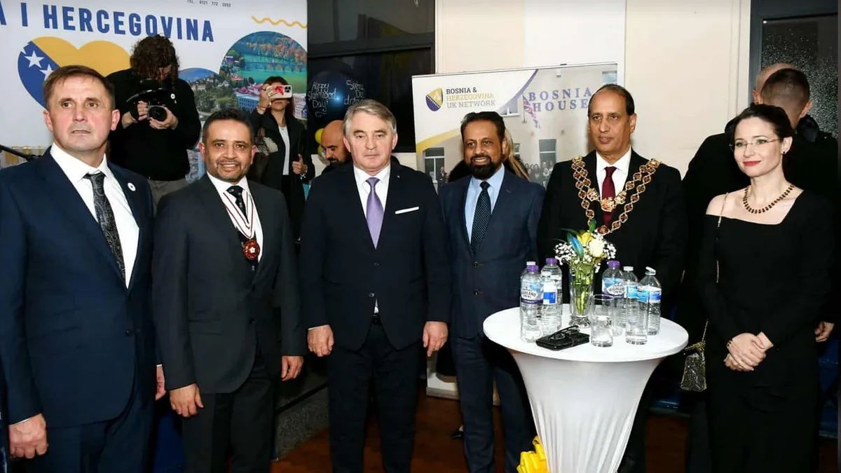 Komšić je posebno pohvalio rad BH UK Networka, organizacije koja je tokom tri decenije izrasla u jedan od najvažnijih stubova bosanskohercegovačke dijaspore u Velikoj Britaniji