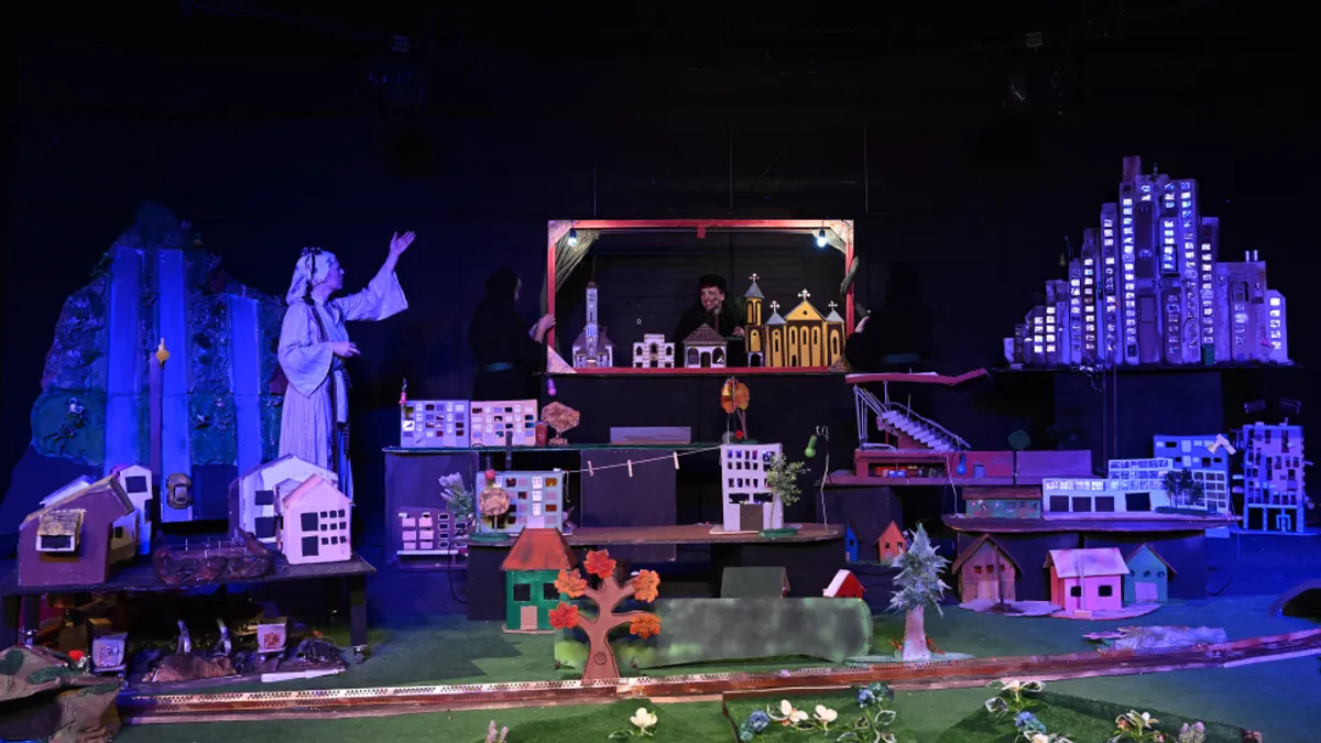 Predstava će biti reprizno izvedena u utorak, 9. decembra i u srijedu, 10. decembra u 19 sati