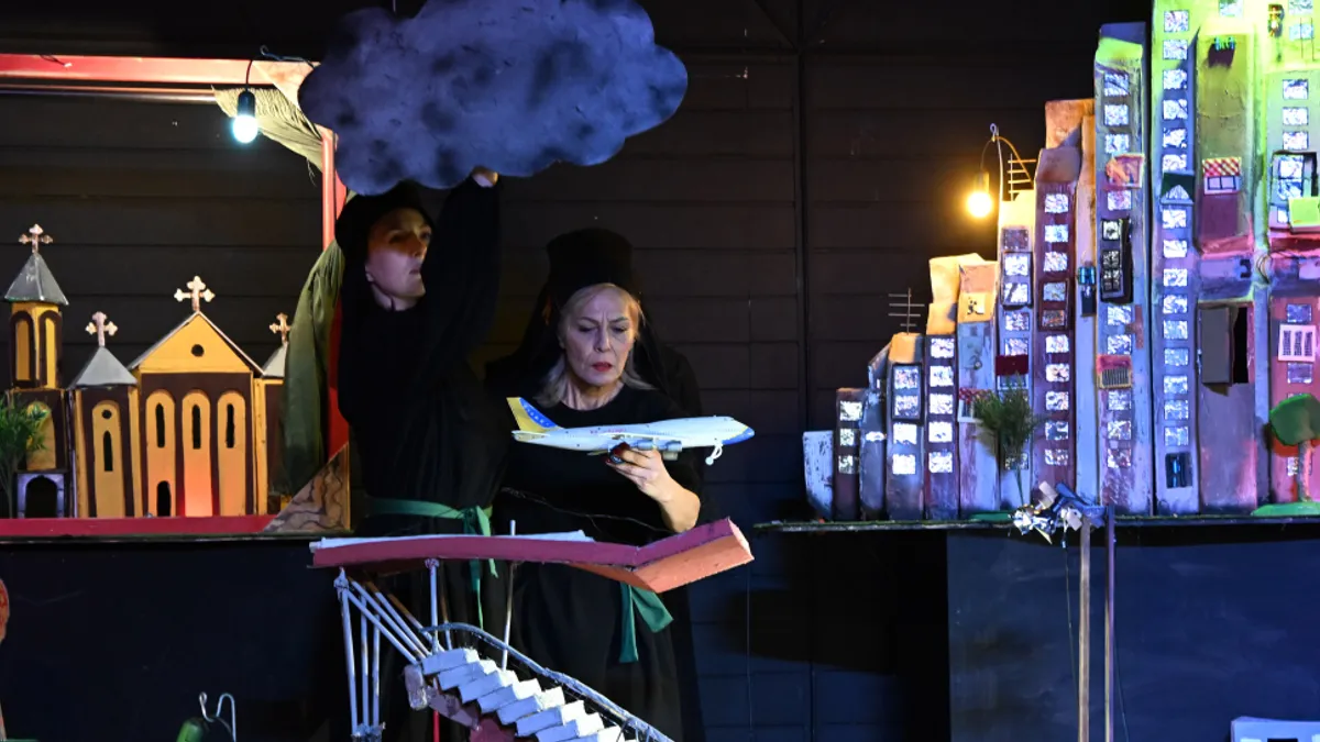 Predstava će biti reprizno izvedena u utorak, 9. decembra i u srijedu, 10. decembra u 19 sati