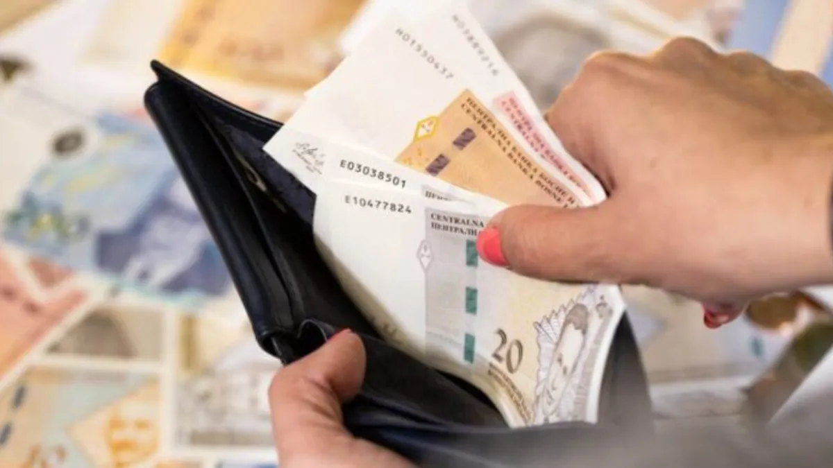 Napominje da je najpogubnija stvar za sektor male i srednje privrede - zatvaranje firmi