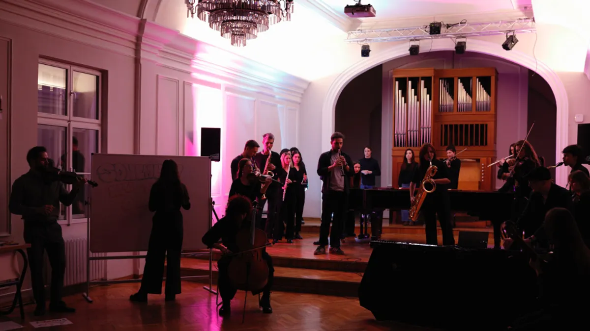 Na Muzičkoj akademiji upriličen zajednički koncert učesnika festivala kojim su se kao gosti pridružili članovi Impro ansambla MAS