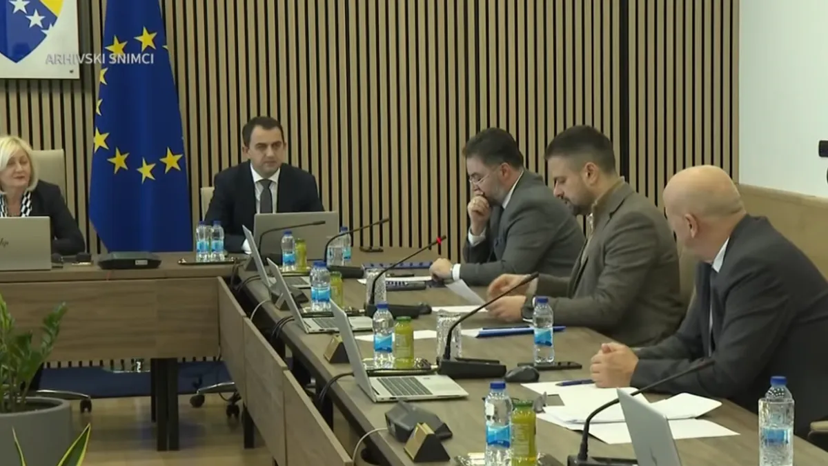 Sudbina sjednice Vijeća ministara identična je prošlosedmičnoj, dakle ova danas prekinuta je jer predloženi dnevni red nisu podržali ministri iz RS-a