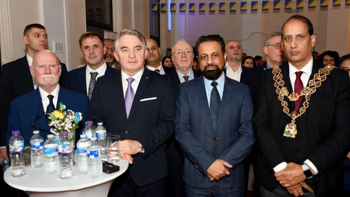 Njegov rad osigurao je da Dan sjećanja na Srebrenicu bude čvrsto ugrađen u nacionalni kalendar, štiteći sjećanje na žrtve i lekcije Srebrenice za buduće generacije.