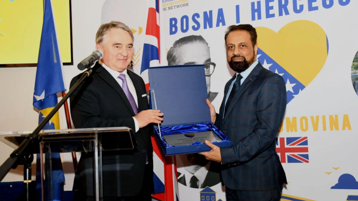 Njegov rad osigurao je da Dan sjećanja na Srebrenicu bude čvrsto ugrađen u nacionalni kalendar, štiteći sjećanje na žrtve i lekcije Srebrenice za buduće generacije.