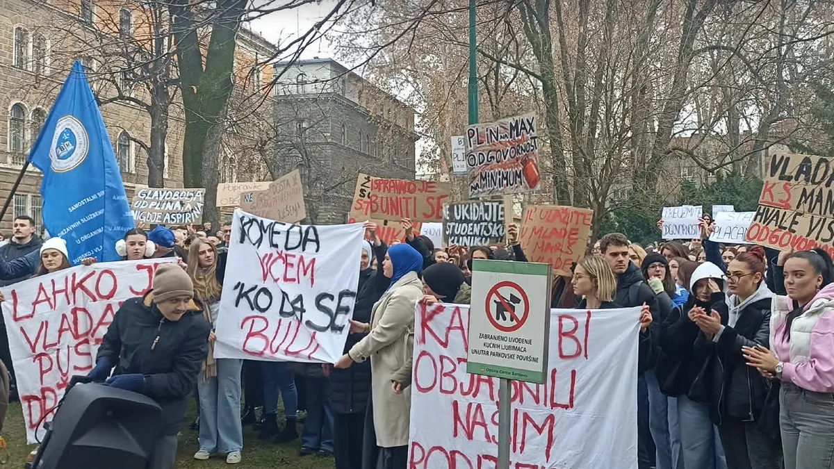 Sivro za Hayat.ba: Bolje da ode Vlada nego mladi ljudi iz BiH!