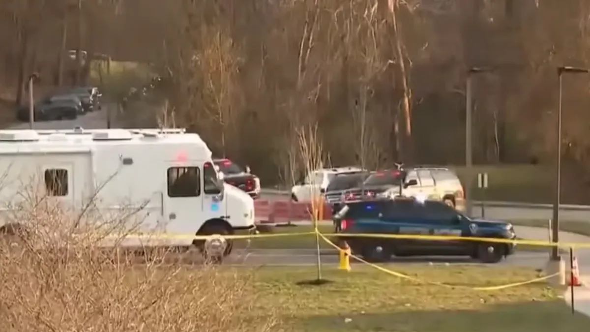 Studenti su odvezeni u bolnicu, gdje je jedan preminuo, a drugi je ostao u kritičnom stanju, rekao je pomoćnik načelnika policijske uprave 