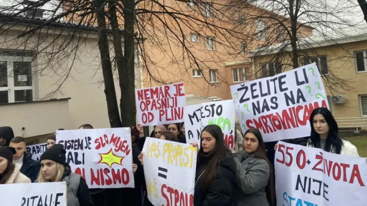 Premijer Uk pred ogorčenim studentima! Poručili mu: Najbolja isprika je rješenje problema