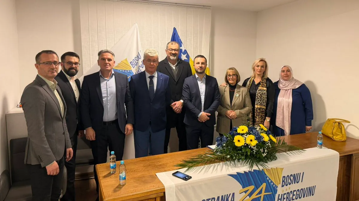 Efendić je govorio o potrebi ujedinjavanja probosanskih stranaka unutar bh. entiteta RS