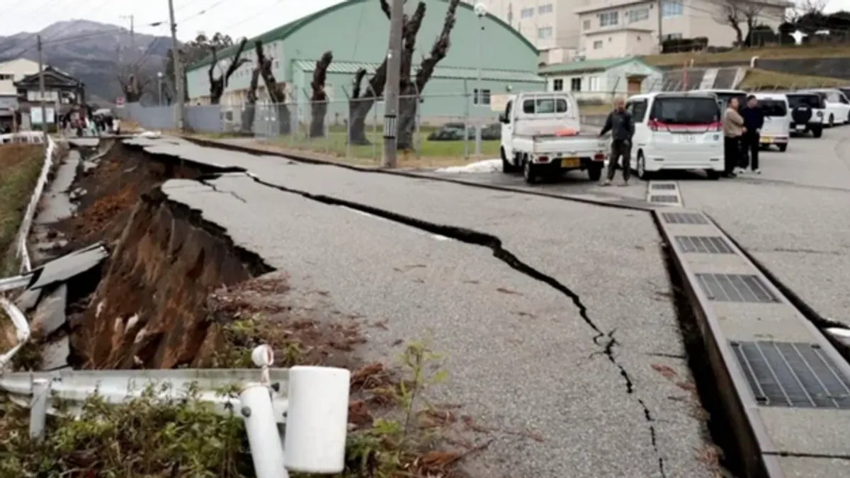 Agencija je izdala upozorenje na cunami za dijelove istočne obale Japana, upozoravajući da bi valovi mogli doseći visinu i do jednog metra.