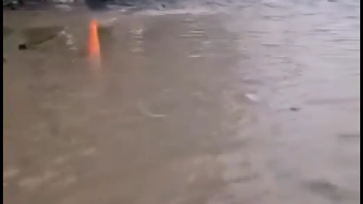 Deseci rijeka izlili su se iz svojih korita, poplavljujući gradove i poljoprivredno zemljište.