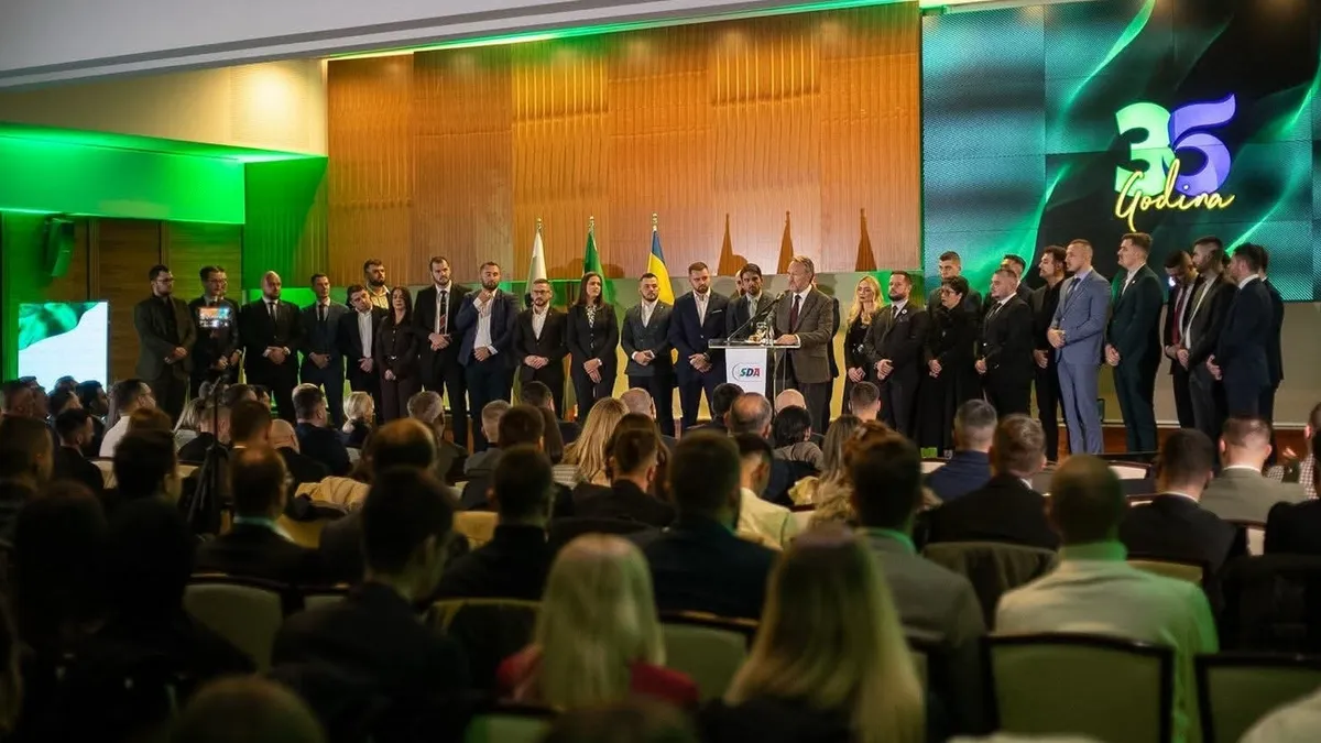 Iz svega što smo prošli, dodao je, treba izvući pouke, učiti se na dobrom i lošem, ispravnom i neispravnom, kazao je predsjednik SDA