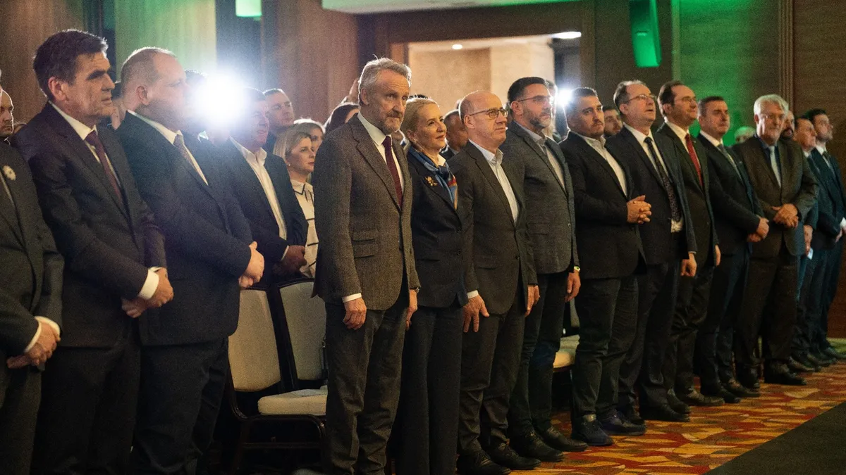 Iz svega što smo prošli, dodao je, treba izvući pouke, učiti se na dobrom i lošem, ispravnom i neispravnom, kazao je predsjednik SDA