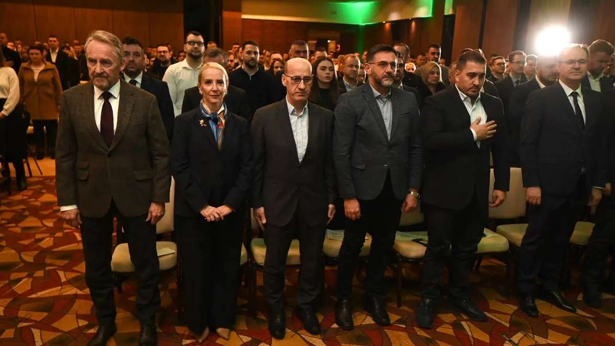 Iz svega što smo prošli, dodao je, treba izvući pouke, učiti se na dobrom i lošem, ispravnom i neispravnom, kazao je predsjednik SDA