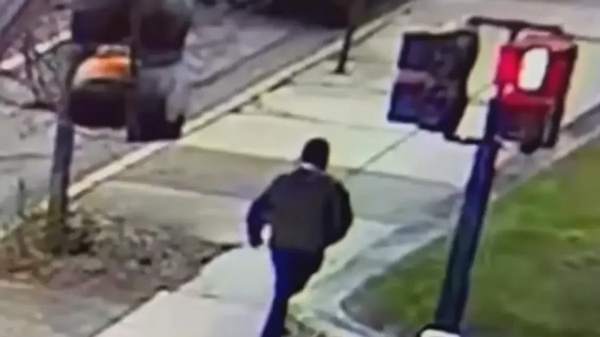 Policija je u sobi pronašla dva komada vatrenog oružja, rekli su policijski izvori