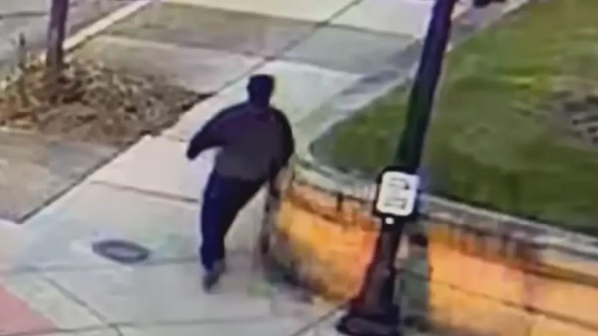 Policija je u sobi pronašla dva komada vatrenog oružja, rekli su policijski izvori