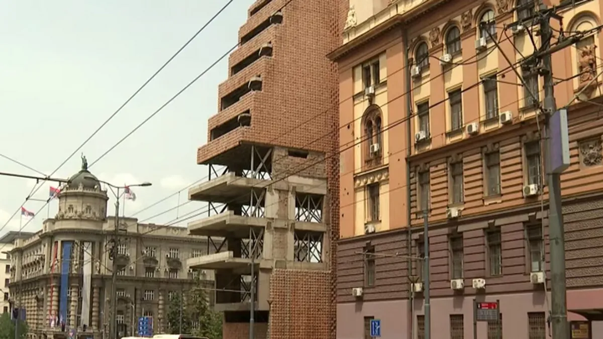 Razlog su, kako navodi Wall Street Journal, snažne negativne reakcije javnosti, protesti i pravne prepreke koje su pratile ovaj projekat.