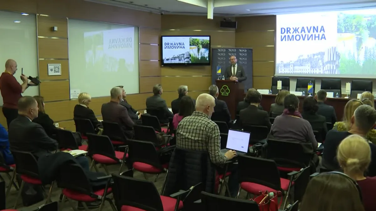 Kao zaštitini mehanizam, bivši visoki predstavnik Paddy Ashdown je 2005. je uveo zabranu raspolaganje državnom imovinom