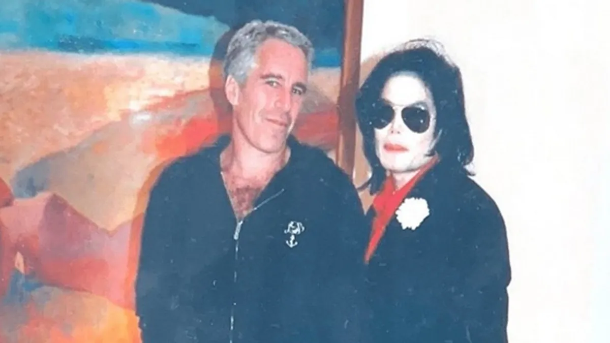 Američki dopisnik Sky Newsa James Matthews počeo je pregledavati hrpu Epsteinovih dokumenata. Tu ima 300.000 stranica